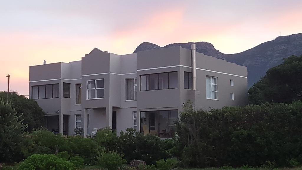 Strandloper Apartments Hermanus Esterno foto